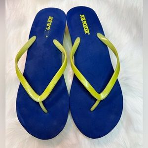 Joe Boxer wedge flip flop sandal